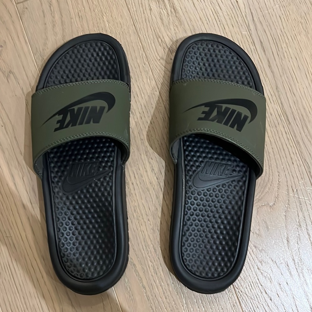 Men’s Nike Slipper Sandals (size US 9)